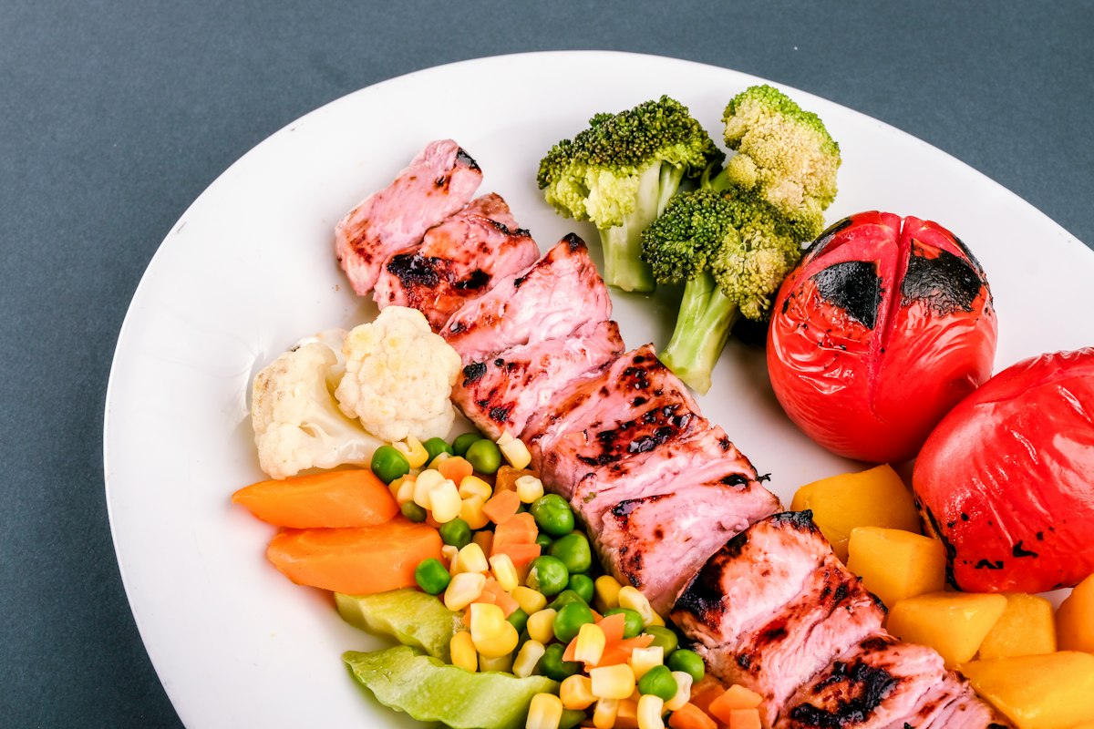 Whole grains and high-fibre options like oats, brown rice, and quinoa